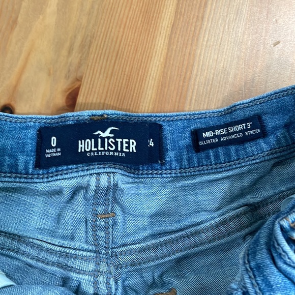 Hollister Mid-Rise Jean Short - Picture 4 of 5